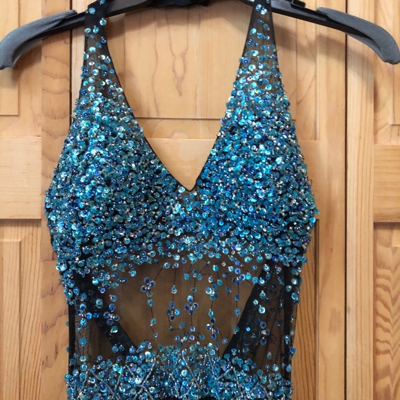 Ladies formal dress - Picture 2 of 6